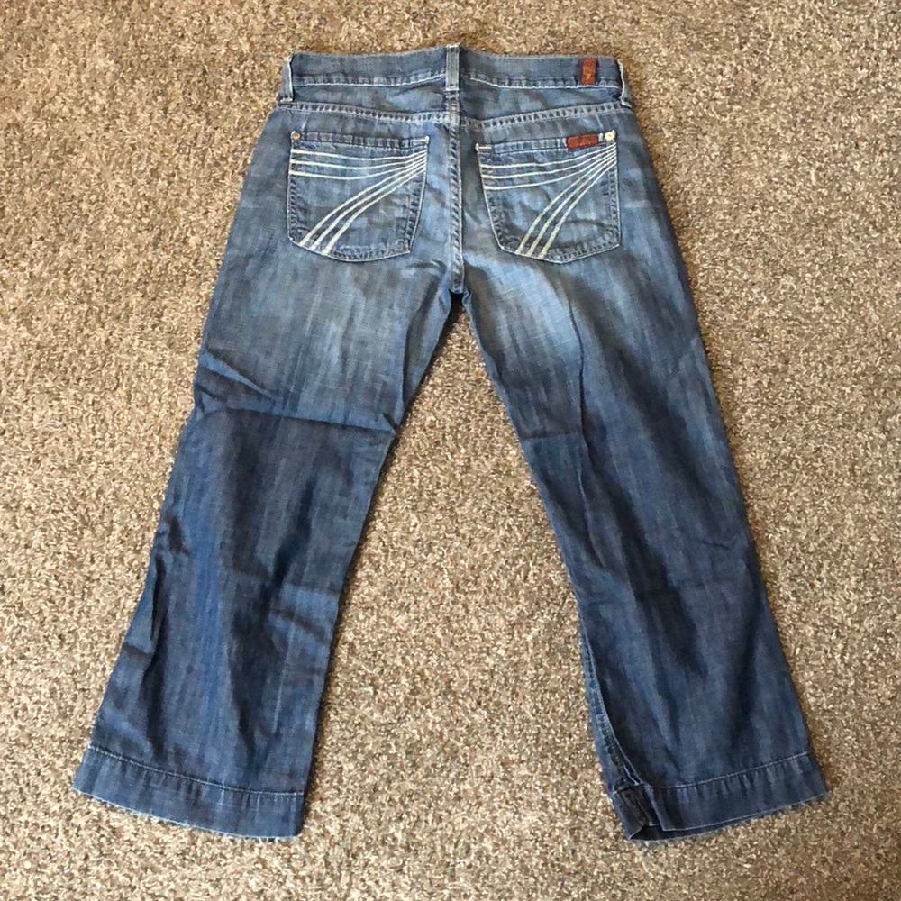 7FAMK - Capri length denim.